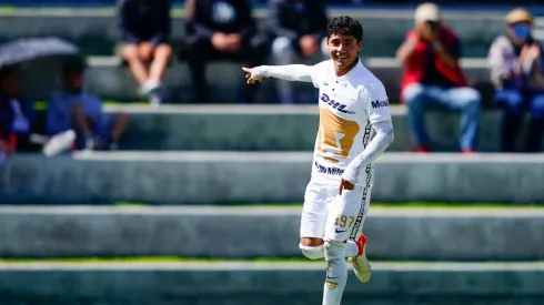 Miguel Carreon, canterano de Pumas en un partido
