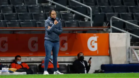 Karina Báez durante el partido de Rayadas ante Pumas
