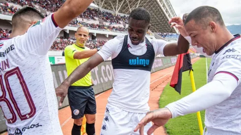 Saprissa festeja un gol
