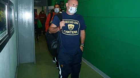 Andrés Lillini en su llegada al estadio
