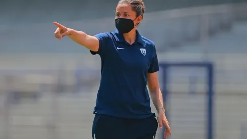 Karina Báez ante Pachuca
