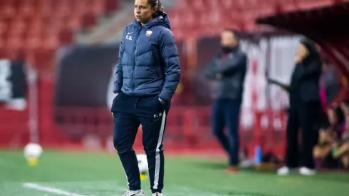 Karina Báez en el estadio Caliente
