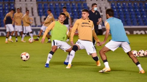 Erik Lira y Johan Vásquez en calentamiento
