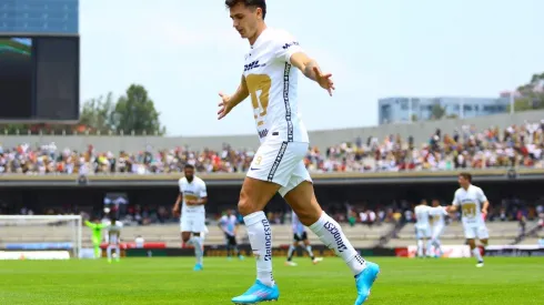 Festejo de Juan Dinenno ante Pachuca
