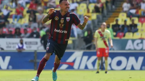 Figueroa festeja su gol ante Morelia
