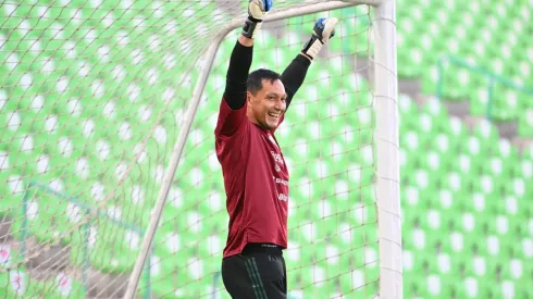 Rodolfo Cota en el entrenamiento previo
