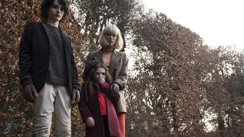 Finn Wolfhard, Mackenzie Davis y Brooklynn Prince en el rodaje de The Turning
