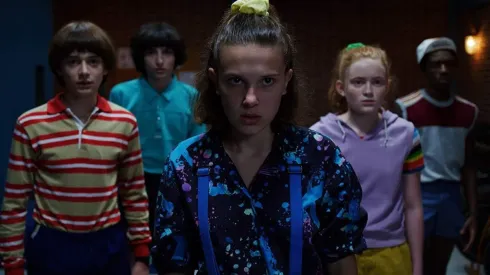 Millie Bobby Brown y parte del elenco de Stranger Things
