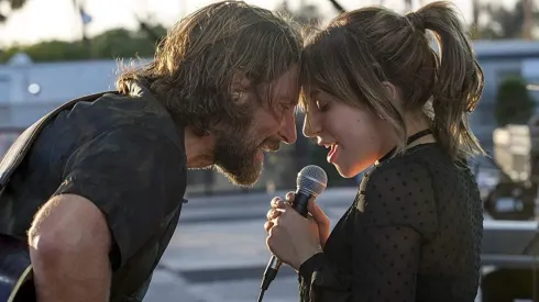 Lady Gaga y Bradley Cooper en A Star Is Born
