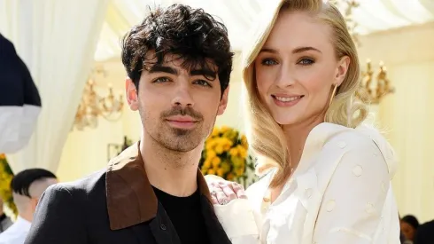 Joe Jonas y Sophie Turner en un evento
