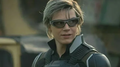 Evan Peters como Quicksilver
