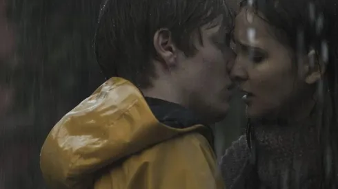 Louis Hofmann y Lisa Vicari en Dark
