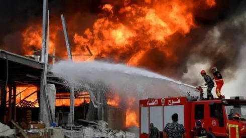 Incendio en el puerto de Beirut sorprende al mundo a un mes de la explosión: el video y qué sucedió