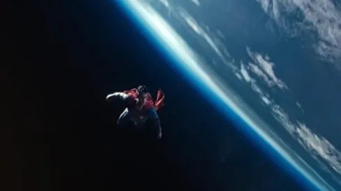 Superman en el espacio exterior.
