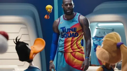 LeBron James y los Looney Tunes.
