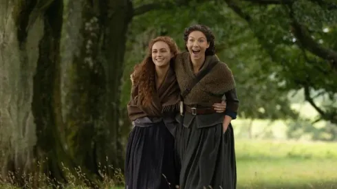 Sophie Skelton y Caitriona Balfe
