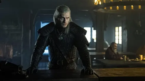 Henry Cavill como Geralt.
