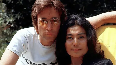 Lennon junto a Yoko Ono.
