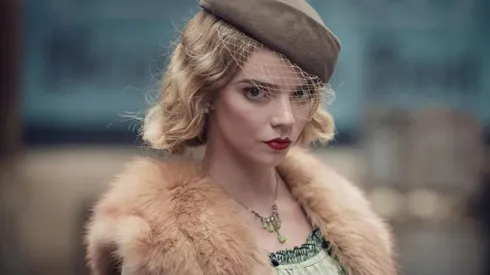 Anya Taylor-Joy es Gina Gray en Peaky Blinders
