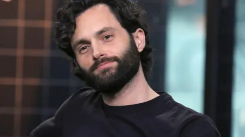 Penn Badgley en un proyecto alejado de Netflix.
