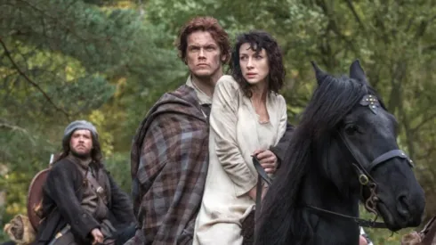 Sam Heughan y Caitriona Balfe como Jamie y Claire
