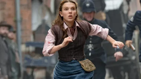 Millie Bobby Brown como Enola Holmes
