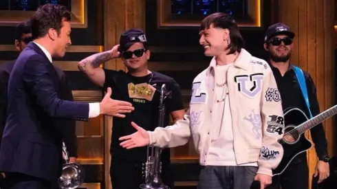 Peso Pluma se presentó en The Tonight Show With Jimmy Fallon
