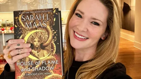 Sarah J. Maas and House of Flame and Shadow book.
