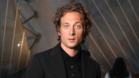 Jeremy Allen Whi arrives 'Prelude To The Olympics' at Fondation Louis Vuitton on July 25, 2024.
