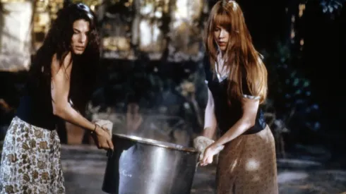 Sandra Bullock and Nicole Kidman in Pratical Magic.
