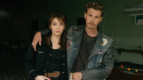 Austin Butler and Jodie Comer in The Bikeriders.
