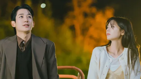 Jung So-min and Jung Hae-in in "Love Next Door".
