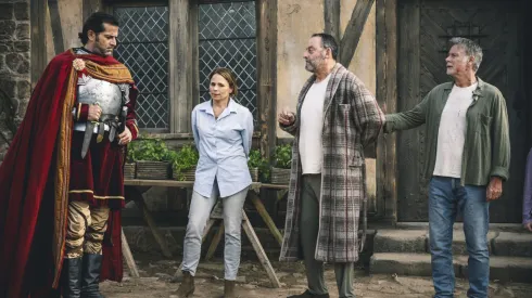 Jean Reno, Suzanne Clément, Franck Dubosc and Grégory Fitoussi in Family Pack.
