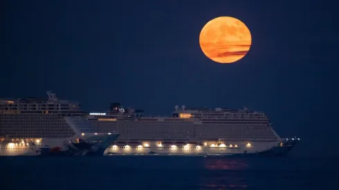 Luna Llena en Acuario: así te afectará según tu carta natal