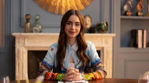 Lily Collins como Emily in París
