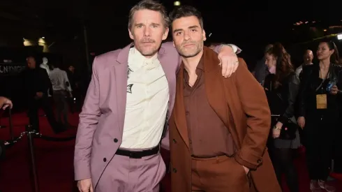 Ethan Hawke y oscar Isaac
