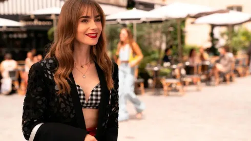 Lily Collins protagoniza la temporada 3 de Emily in Paris.
