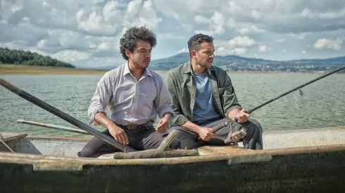 Memo Villegas (izq) y Pierre Louis (der) protagonizan el éxito de Netflix junto a Yalitza Aparicio
