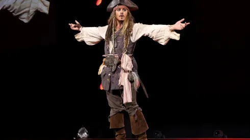 Johnny Depp estaría listo para aparecer en Piratas del Caribe 6, si es que una actriz no se lo impide.
