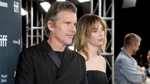 Ethan y Maya Hawke
