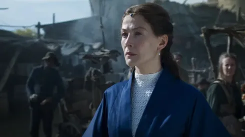 Rosamund Pike es la protagonista de esta serie, en la que interpreta a Moraine.
