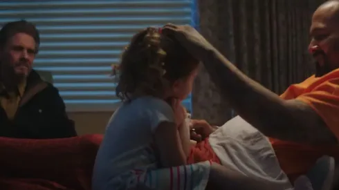 La película es un drama poderoso pero emotivo.
