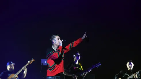 Natanael Cano en el ojo de las autoridades, por cantar su música en vivo.
