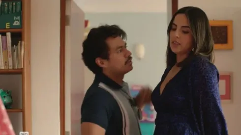 Memo Villegas y Giovanna Romo en una escena de la serie Harina.
