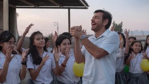 Eugenio Derbez interpreta una historia de la vida real en Radical.
