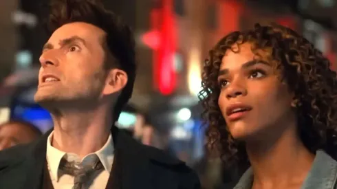 David Tennant y Yasmin Finney en una escena de Doctor Who.
