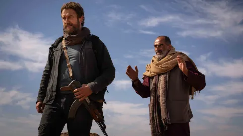 Gerard Butler y Navid Negahban en Operación Kandahar.
