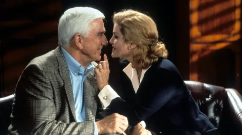 Leslie Nielsen is seduced by Anna Nicole Smith in a scene from the film 'Naked Gun 33 1/3: The Final Insult', 1994. (Photo by Paramount/Getty Images)
