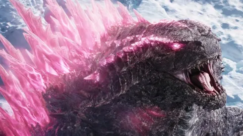 El kaiju con sus nuevas tonalidades rosa en Godzilla y Kong, Un Nuevo Imperio.
