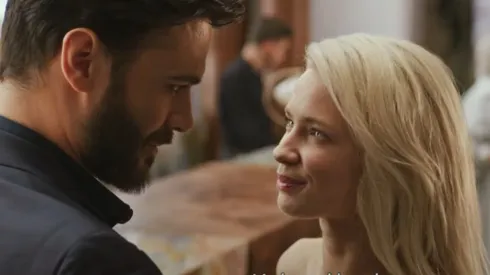 La vida de Sam y Emi no será la misma, luego de que conozcan.
